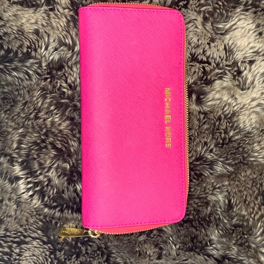 Michael Kors Zip Wallet